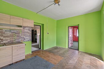 Multifunkční objekt přímo na náměstí v Sadské - 7