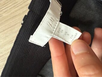 Elegantní kalhoty s bílými puntíky - 7