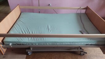 Postel zdravotní, polohovací, masiv - 7