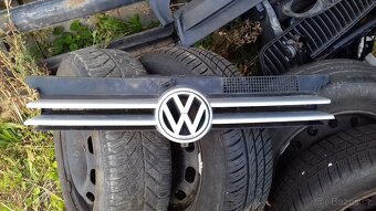 VW Volkswagen Golf 4 přední maska mezi světla - 7