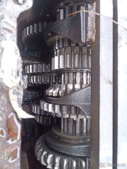 Převodovka z traktoru Zetor 7745 - 7