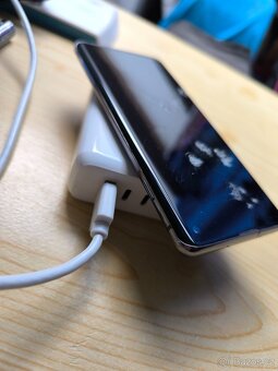 Na Opravu pěkný SAMSUNG GALAXY S20 10 + Kryt. - 7