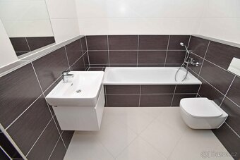 Pěkný nový byt 2+kk, balkon, parkování, sklep - 7