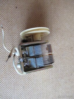 směs aktivních a pasivních elektro součástek - 7