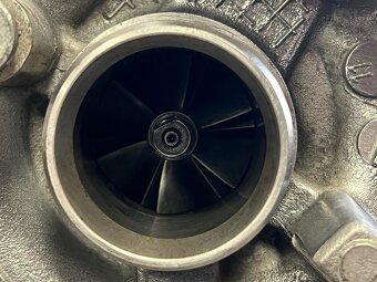 Turbo 03L253010F CFJA 2.0TDI 125KW Škoda Yeti 2012 - 7
