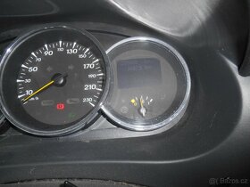 renault fluence 1,5dci 78kw,r.v 9/2010 černa metalíza. - 7