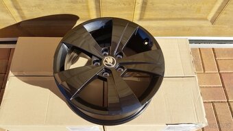 NOVÉ originální ALU kola ŠKODA 5x112 R17 Superb 3, Passat B8 - 7