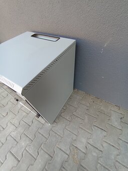 Serverová skříň, rack + Switch 1000 MB - 7