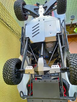 RC Traxxas Unlimited Desert Racer 1:8 TQi RTR s LED Fox - 7
