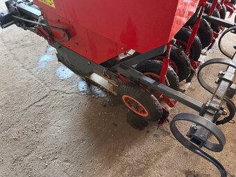 Sazeč česneku ERME - 7