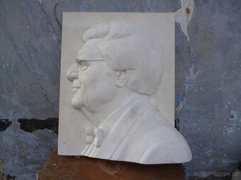 Sochařská busta houslisty Josefa Suka - 7