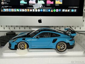 AutoArt - Porsche 911 GT2 RS Weissach (Miami Blue), 1:18 - 7
