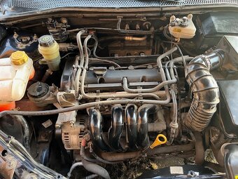 Prodám Ford Focus Kombi 1,6 benzin najeto 63 000 km - 7