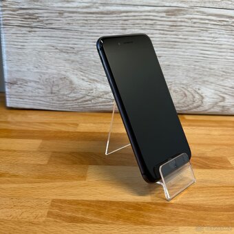 iPhone 8 256GB, černý (12 měsíců záruka) - 7