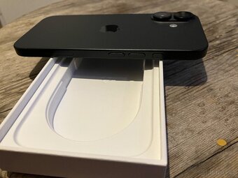 iPhone 16 128Gb černý - 7