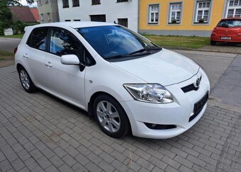 Toyota Auris 1,4 D4-D nafta manuál 66 kw - 7