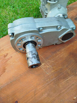 motor s převodovkou 3,5 ot/minutu - 7