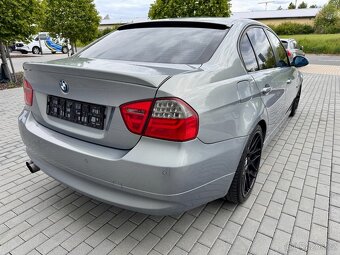 BMW e90 325i MANUÁL SPORTSITZE XENONY - 7