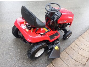 Prodám zahradní traktor MTD Racing - 7