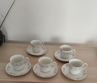 Prodám ručně foukané, broušené a malované skleněné soupravy. - 7