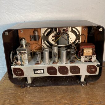 staré bakelitové rádio - 7