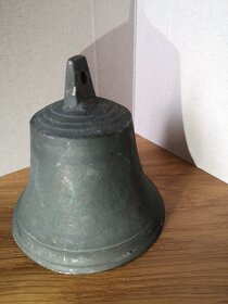 starý bronzový zvon s číslicí "9" nebo "20"-čtěte popis - 7