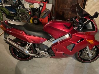 Honda VFR 800 Fi - 7
