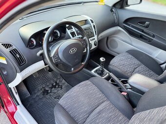 Kia Ceed 1.4i Combi / 96700km / tažné / dvě sady kol / klima - 7