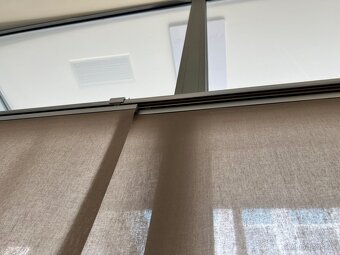 Zástěny, vertikalní žaluzie, 2m /10ks, top stav - 7
