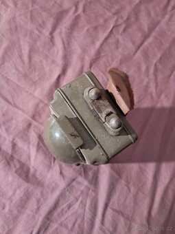 Retro vojenská svítilna - baterka. - 7