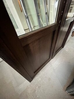 DVOUKŘÍDLÉ PVC VCHODOVÉ DVEŘE BÍLÁ/OŘECH 156x211-PLZEŇ - 7