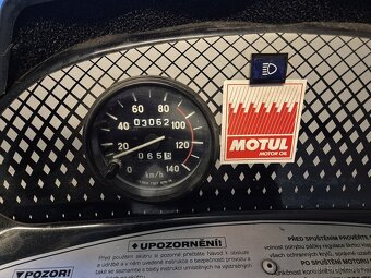 sněžný skútr se stopařem - 7