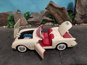 Prodám model 1:18 Chevrolet corvette 1954 - 7