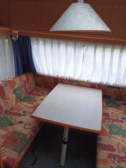 Hezký čistý nepoškozený obytný karavan SK.B - 7