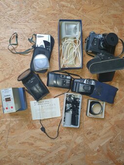 Stare fotoaparaty plus dva kusy ZENITH E. - 7