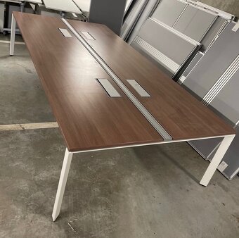 Zasedací židle Steelcase Think, konferenční stůl - 7