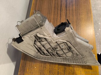 Prodám levý + pravý originální xenon Valeo na Škodu Octavia - 7