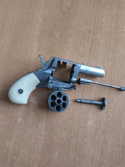 Revolver do roku 1890 - 7