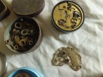 Stará Pozůstalost po Hodináři - Hodinky i Stříbrné a Díly - 7