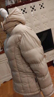 Zimní prošívaná bunda s kapucí - 7