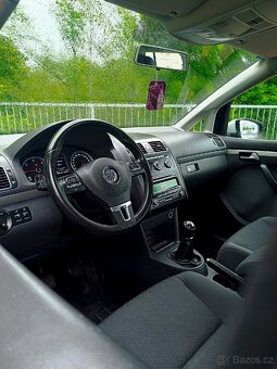 VW Touran 1.6Tdi 66kw 10/2013, servis Porsche - 7
