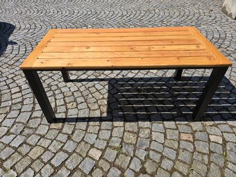 Modřínový zahradní stůl - 7