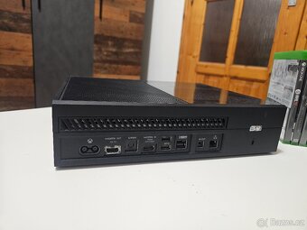 Xbox one , 9x hra, 3x ovladač - 7