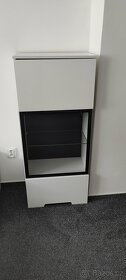 Nová moderní závěsná skříňka - bílý lesk, sklo, podsvícení - 7