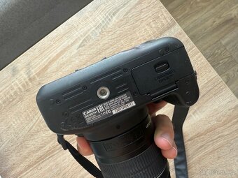 Canon EOS 2000D - 7