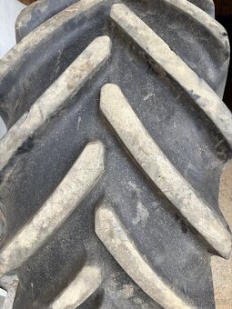 Prodám pneu 800/70R32 - 7