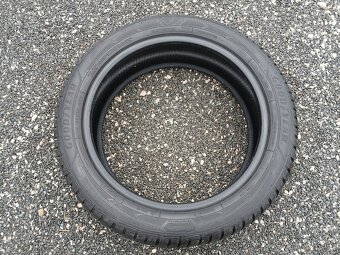 Zánovní zimní pneu Goodyear 205/55/19 vzorek 8mm - 7