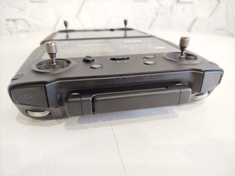 Profesionální ovladač DJI RC pro - 7