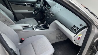 MERCEDES-BENZ W204,C180 SERVISNÍ KNIHA. - 7