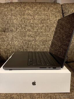 MacBook Pro 14" M3 PRO SK 2023 Vesmírně černý - 7